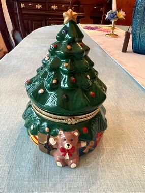 Mr. Christmas Sanyo Christmas tree music box with train “O Christmas Tree”